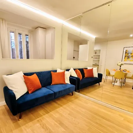 Appartement Chic Liberty Flat In Porta Venezia Center, Subway 1 Min, Ac, Wifi
