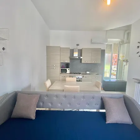 Apartment Modica Home, Nel Cuore Di Famagosta, In Posizione Tranquilla