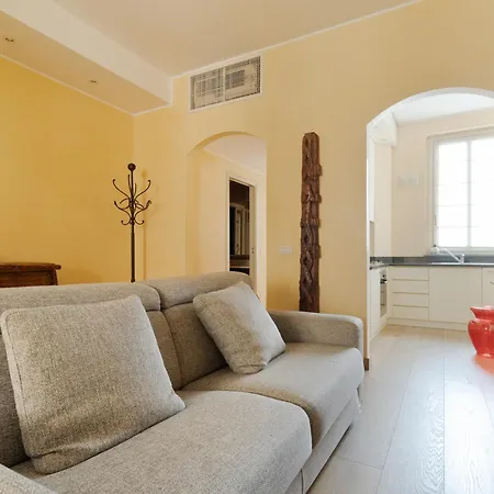 Lägenhet Duomo - San Babila - Elegante Trilocale Con Balcone Milano