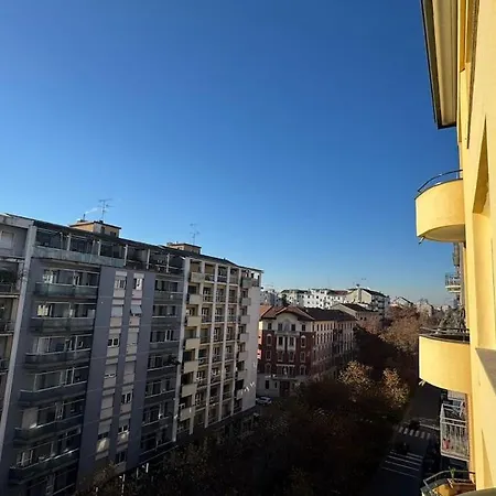 Modern And Bright Two-room Above The M3 Metro アパート