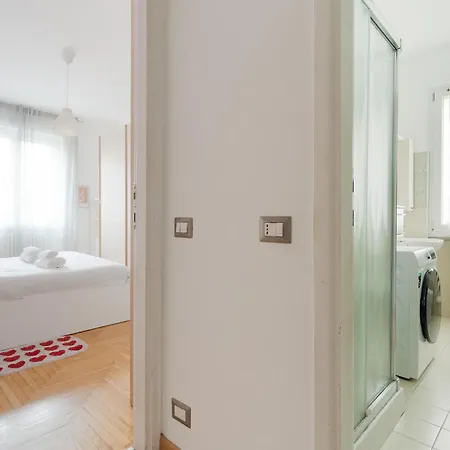 Guesthost - Cozy Flat Near Gorla M1 * Μιλάνο