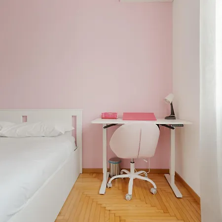 דירה Guesthost - Cozy Flat Near Gorla M1 *