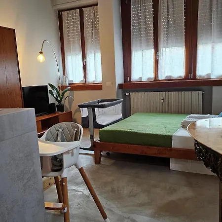 Modern Loft A Few Stops From The Center *