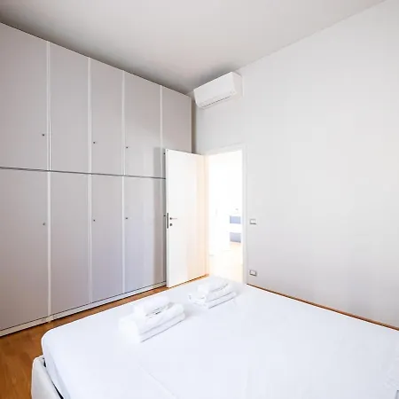 Elegant 3br 15 Min Walk To The Duomo, 2 Min To Sempione Milan