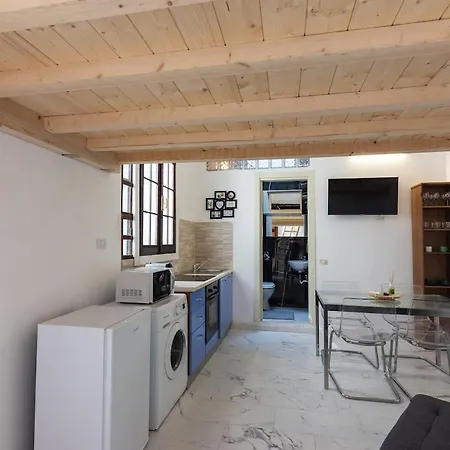 Appartement Easy Loft Next To Loreto Metro Stop Milaan