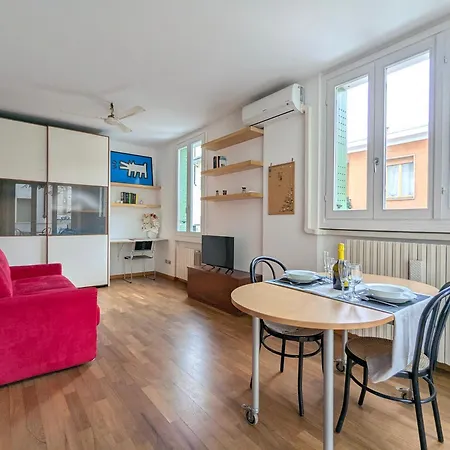 Casa Altaguardia Porta Romana Metro M3 Apartment