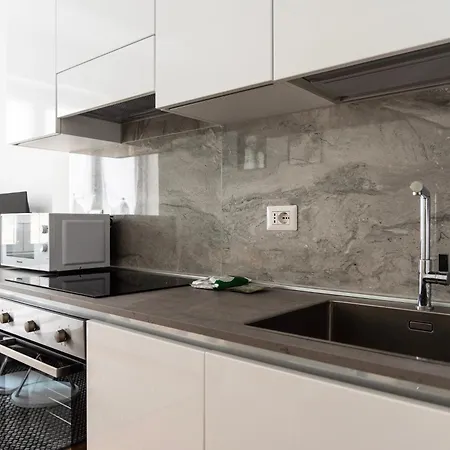 Youhosty - Falcone 7 * Milánó