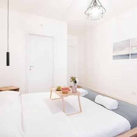 Easylife - - San Gregorio 3 F - P Venezia * Milano