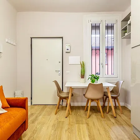 Apartman Modern Apartment Near Metro - Easy Access Duomo