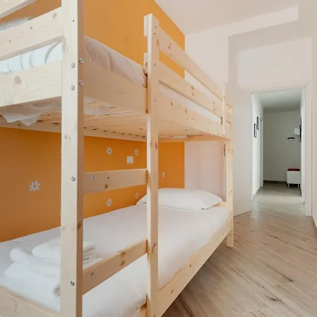 Guesthost - Lovely Flat Near Frattini M4 Milano