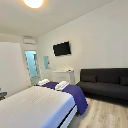 Lejlighed Lucania Azzurra Apartment, Elegante E Confortevole, Con Metro M3 Sotto Casa, Collegamento Diretto A Duomo Di E Stazione