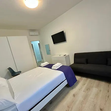 Lucania Azzurra Apartment, Elegante E Confortevole, Con Metro M3 Sotto Casa, Collegamento Diretto A Duomo Di E Stazione شقة