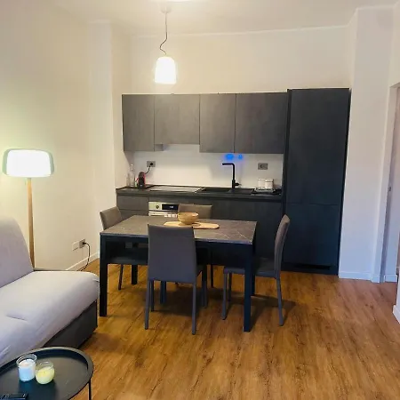 Cassala 45 - Di Design Ristrutturato, 2 Camere, Navigli *