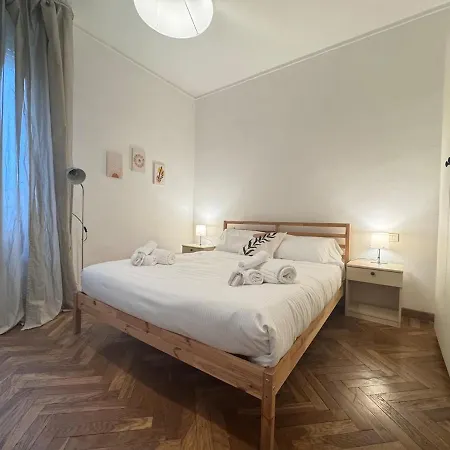 Wood Essence - Authentic Large -city Center Apartamento Milão