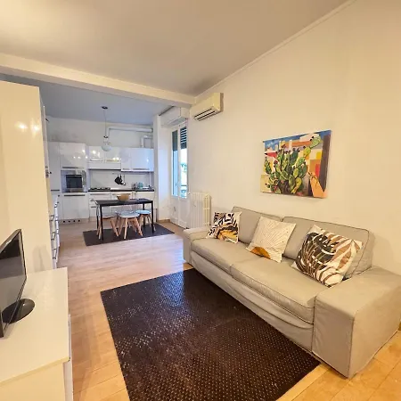 Wood Essence - Authentic Large -city Center Apartamento Milão