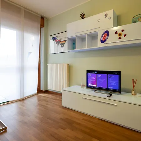 Smart - Near Navigli & Iulm 公寓