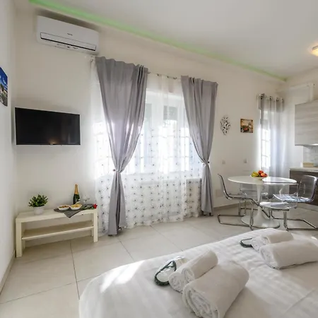 Tagiura, 25 - For Work And Leisure