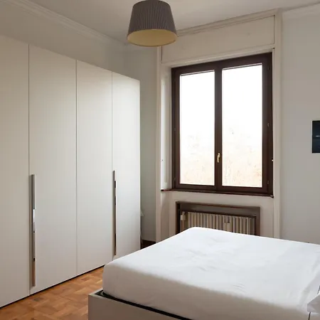 Lägenhet Luminoso Trilocale Piano Alto Vicino All' Arco Della Pace