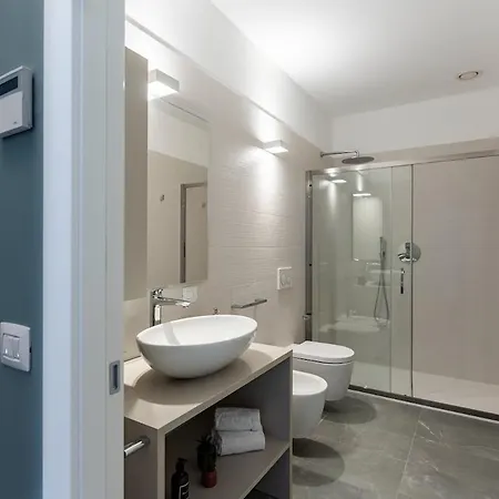 Design Art - Gym & Location شقة *