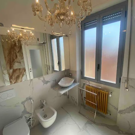 - Stylish, Historic, Luxury Daire