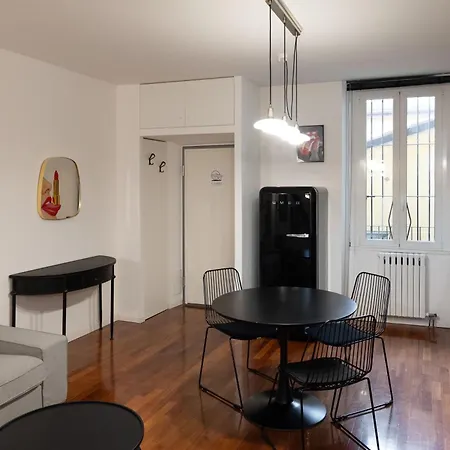 Moderno Bilocale Su Due Piani Nel Cuore Dei Navigli * Milano