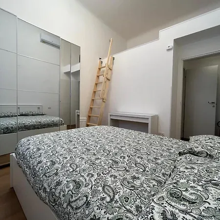 Modern In Dergano شقة
