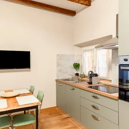 Modern Flat Near Skyline Milano