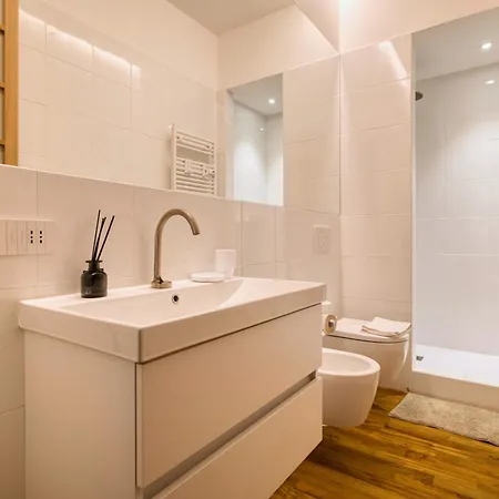 Appartement Just Urban - Exclusive 1br Center With Balcony Milaan