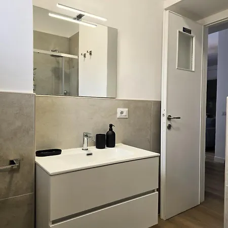 Yr Apartments - Ca' Granda - 1 Min Walk To Metro Apartment Milan