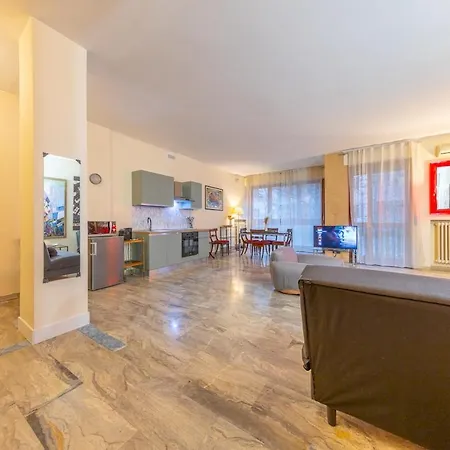 - Spacious And Bright Apartment, Elegant Area * 밀라노