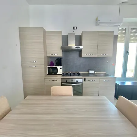 Modica Home, Nel Cuore Di Famagosta, In Posizione Tranquilla Mailand