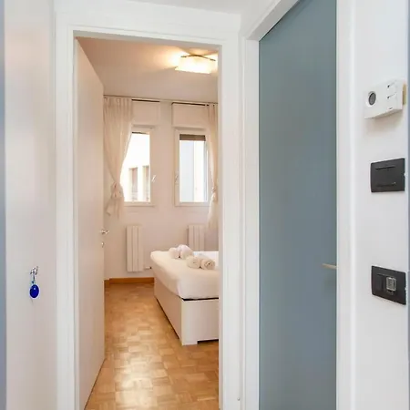 Light Blue Home-sempione Park-metro M2-brera Apartment *