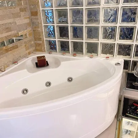 2-level Designer Loft In Isola District 公寓 *