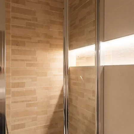 Appartement Youhosty - With Ac, Metro Stop