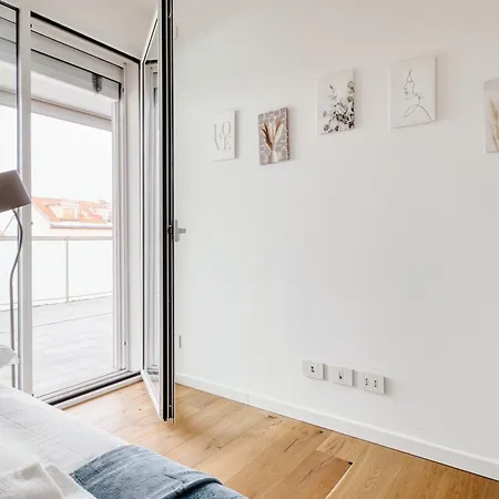 Just Urban - Bright 2br With Terrace 10 Min M4 To Duomo アパート ミラノ