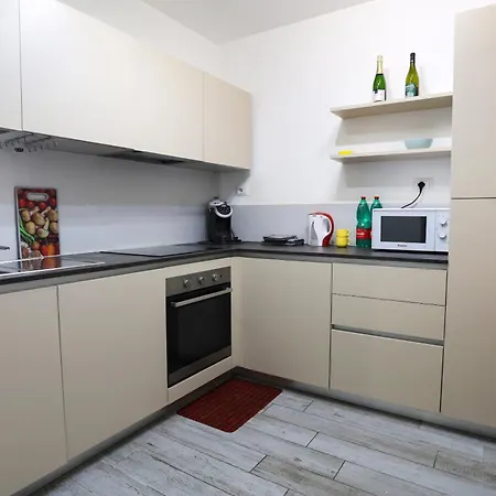 Apartment Open Space Con Veranda A Citta Studi