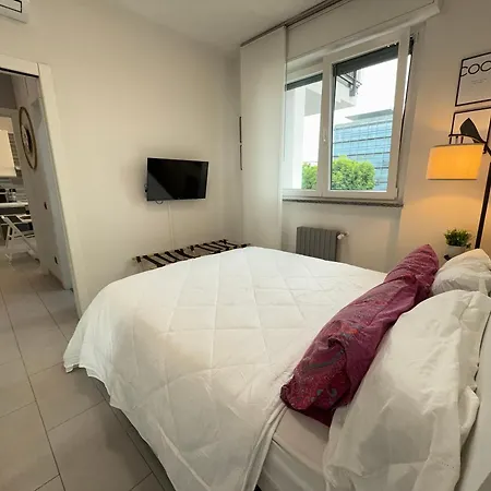 Daire 10 Minutes From Fiera With Large Terrace