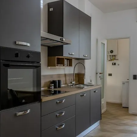 M11 Isola Apt, M3 Duomo Centrale Trilocale Con Due Bagni, Wifi E Ac דירה