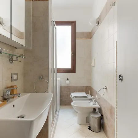 Apartament Guesthost - M5 Isola Comfy Mediolan