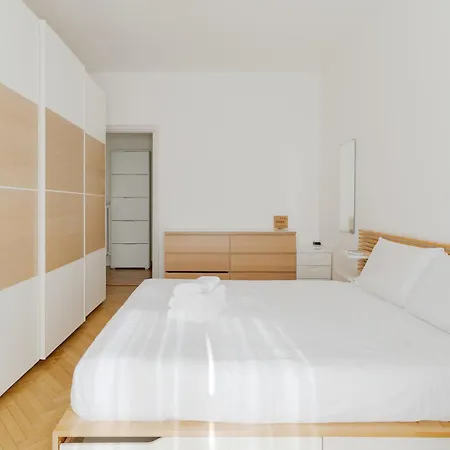 Guesthost - Stylish Flat In Navigli District * מילאנו