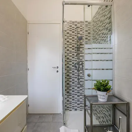 Appartement Monte Ceneri, 71 - Modern, Comfortable And Well-connected *