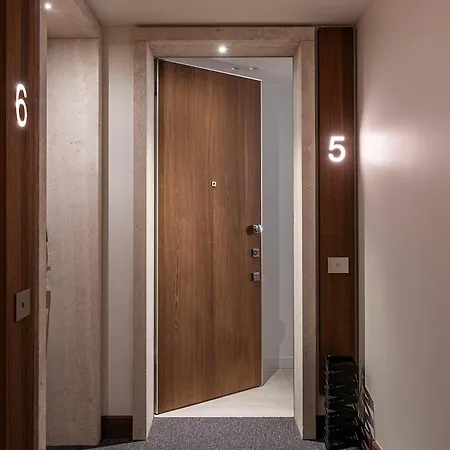 Quiet Luxury Retreat Design & Comfort Al Duomo * Milán