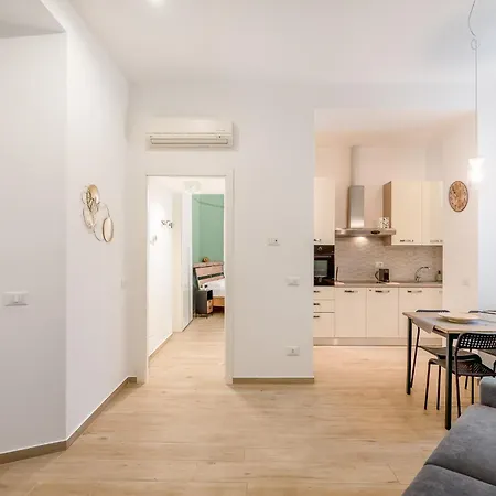 Entire With Patio In The Isola Area * Milaan