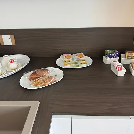 Luxury - Metropolitana M4- San Babila -stadio San Siro - Duomo - Aeroporto Linate - Castello Sforzesco Milán