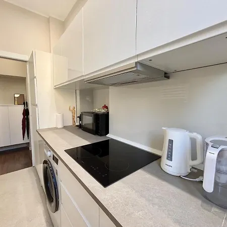 Designer Apartment, Entire Home, 2 Bathrooms, For Families, Groups Daire Milano