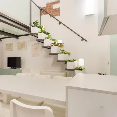Charming Near M1 Loreto And Iconic Tram 1 To Center *