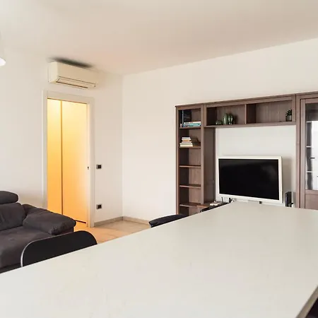 Youhosty-mezzofanti 24 Apartamento