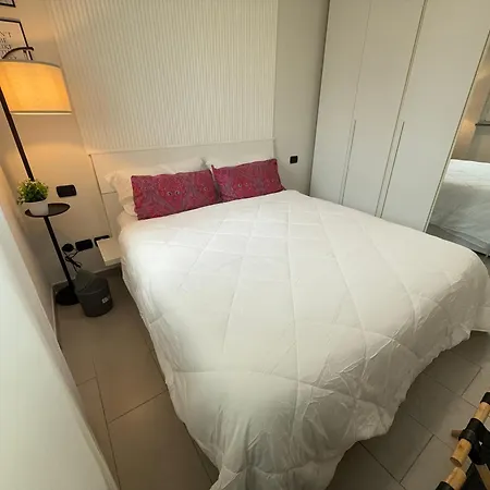 10 Minutes From Fiera With Large Terrace Daire Milano