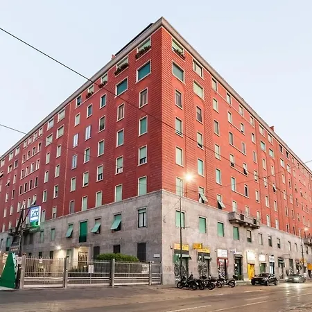 Large Near The Station Apartment *