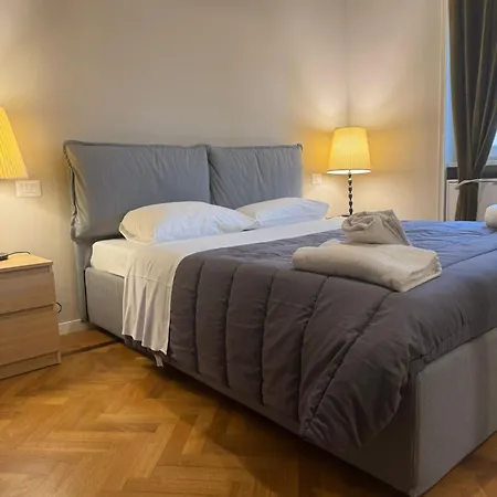 Easy Italy Duomo Апартаменты